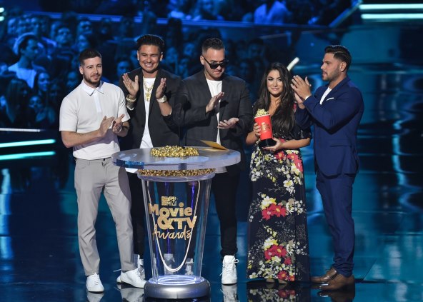 Rugali se deformiranim stopalima njenog sina pa im je uzvratila