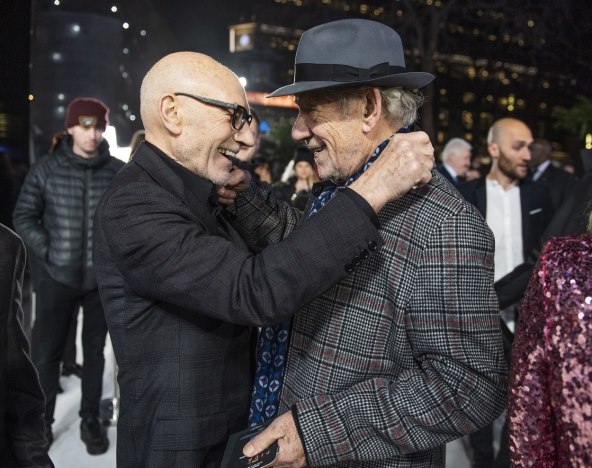 NJEŽNI DODIRI I POLJUPCI Dva dugogodišnja prijatelja prisniji nego ikada