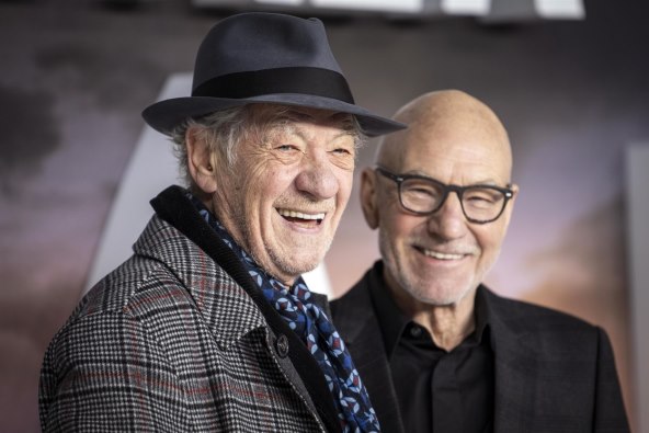 NJEŽNI DODIRI I POLJUPCI Dva dugogodišnja prijatelja prisniji nego ikada