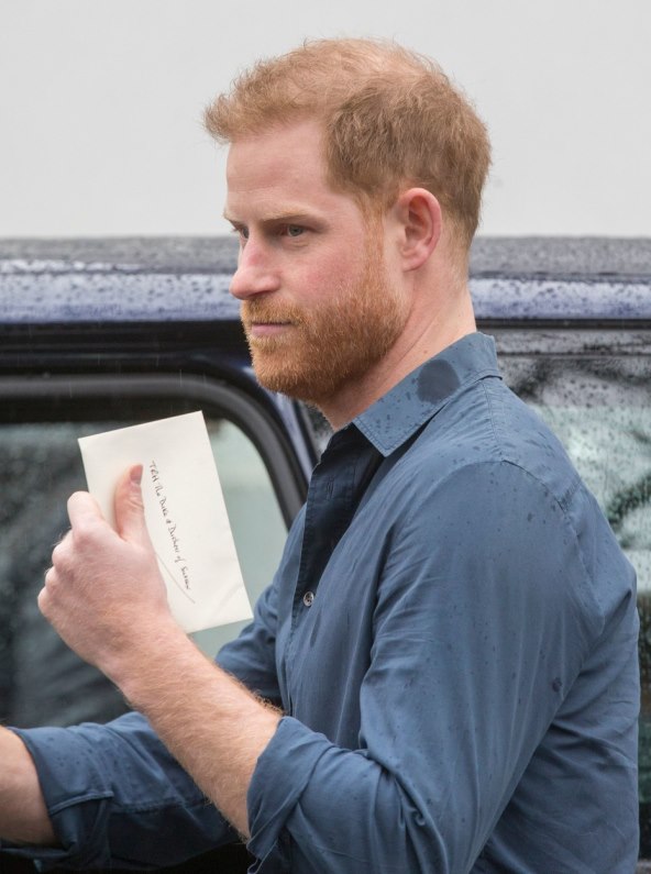 PRVI PUT NAKON ODLASKA Harry se sastao s kraljicom Elizabetom II.