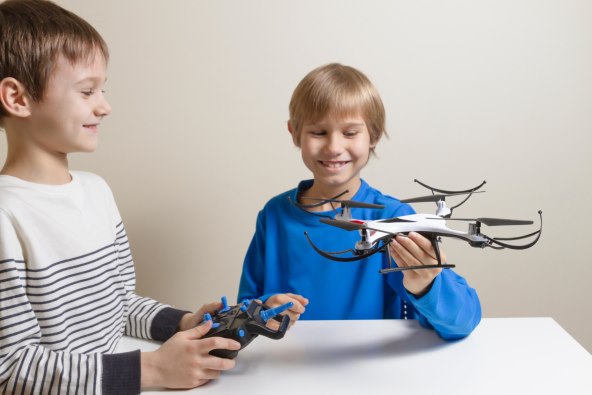 KREATIVNE IDEJE Kako zabaviti djecu kod kuće?