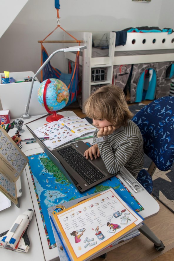 DONOSIMO OSAM SAVJETA Kako briljirati u online školi?