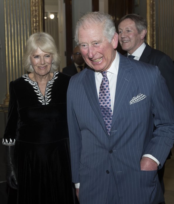 DRAMA NA DVORU Kraljica naložila Charlesu: 'Moraš se razvesti od Camille'