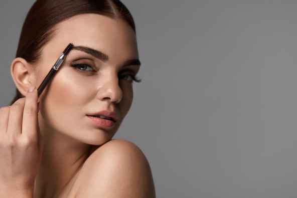 Kako savršeno oblikovati obrve kod kuće?