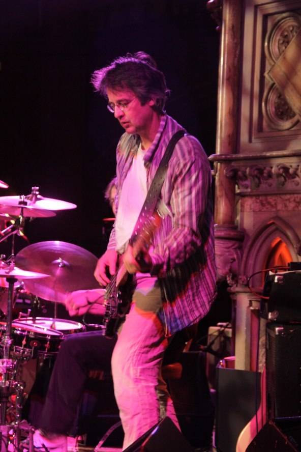 Nakon dva tjedna na respiratoru, preminuo legendarni glazbenik