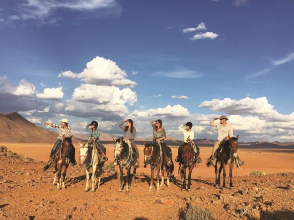 Upoznajte sestre Senku i Majdu Pazman, trenerice divljih konja u Namibiji