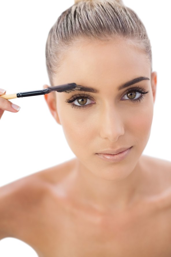 Kako najlakše obojati obrve kanom?