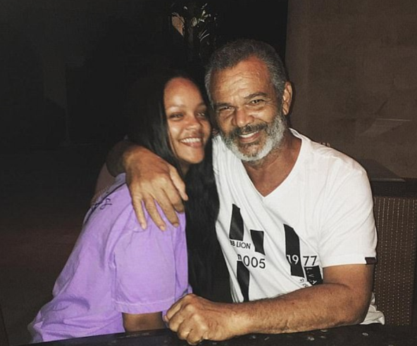 ZABIO JOJ 'NOŽ U SRCE' Rihanna vodi tešku borbu protiv svog oca