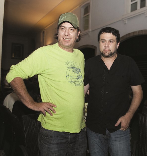 Alen Vitasović kaže da pjesma govori o čovjeku koji ima problema u životu