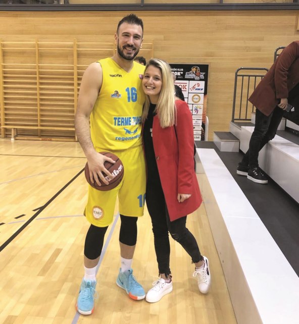 Zaruke domaćeg košarkaša i trenerice