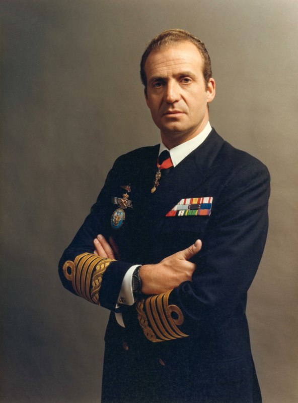 TRESE SE DVOR Bivši kralj zbog skandala napustio zemlju