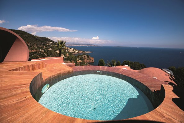 Revolucionar i dalje neumoljivo stvara