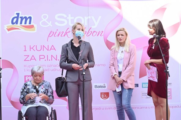 Gradonačelnik grada Zagreba, Milan Bandić prošetao ružičastim tepihom