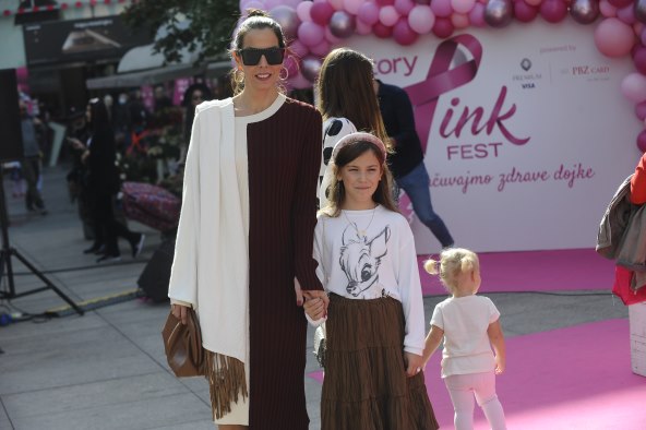 Olja Vori s kćerkom Nikom