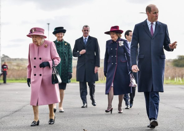 IZGUBILA DESET KILOGRAMA Kraljica izašla u javnost i pokazala novu figuru