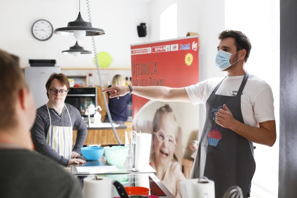 Kuhanje s poznatim food blogerom za Udrugu Down