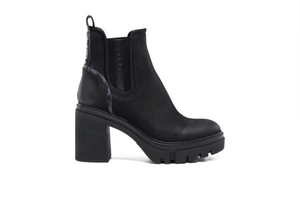 Želite se odijevati kao Kendall Jenner? Ovo su komadi koje morate imati