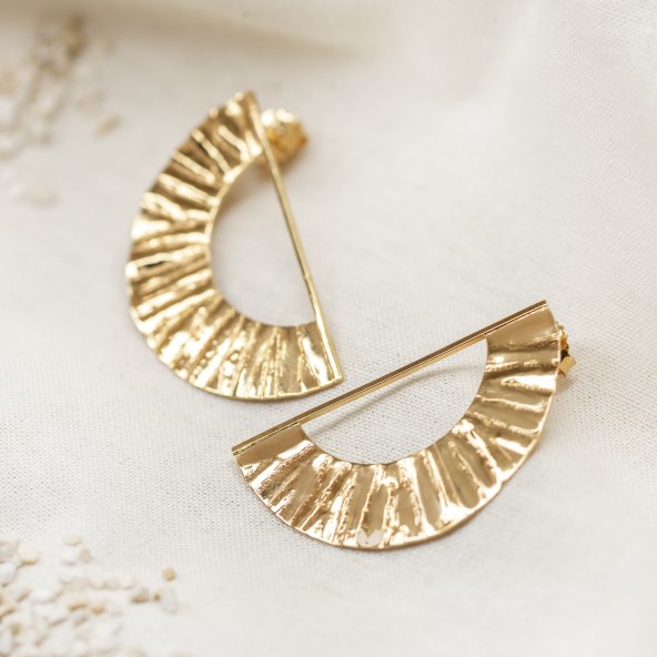 Nakit i satovi idealan su božićni dar. Kupite ih na Black Friday popustu