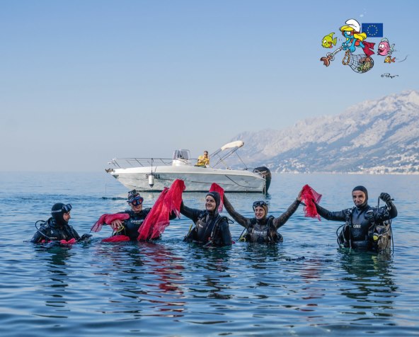 Legendarni Štrumpfovi uključili se u čišćenje europskih plaža