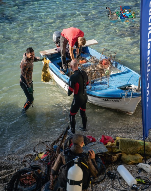 Legendarni Štrumpfovi uključili se u čišćenje europskih plaža