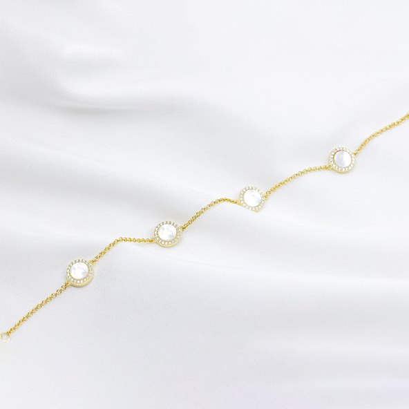 Nakit i satovi idealan su božićni dar. Kupite ih na Black Friday popustu