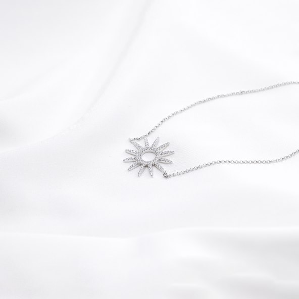 Nakit i satovi idealan su božićni dar. Kupite ih na Black Friday popustu