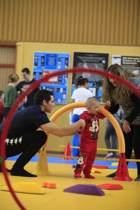 Sportaši uoči Božića razveselili mališane iz udruge Ljubav na djelu 