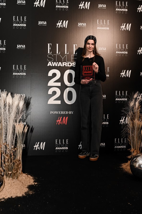 MARIA BURIĆ (COLORS MODEL MANAGEMENT)