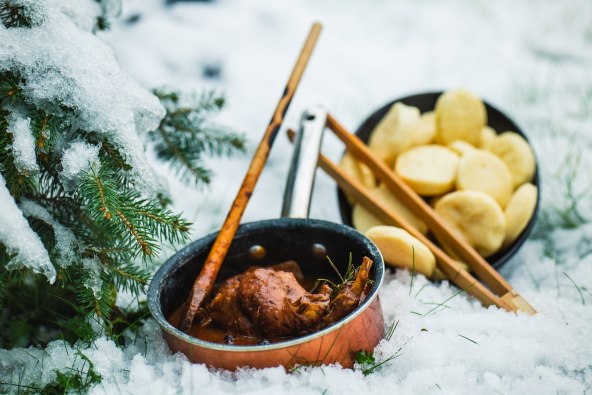 Zec s knedlicama na pari