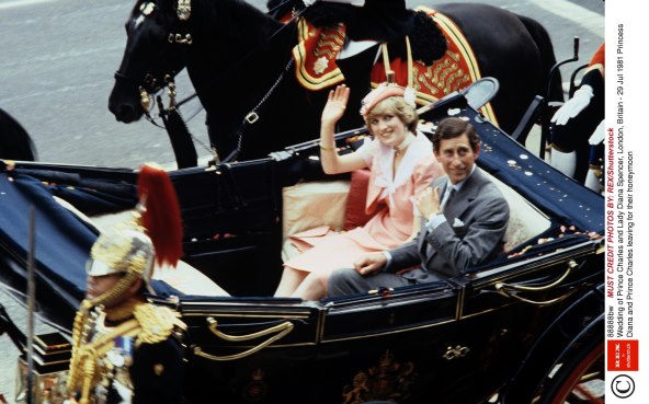 Prodaje se kriška vjenčane torte Diane i Charlesa