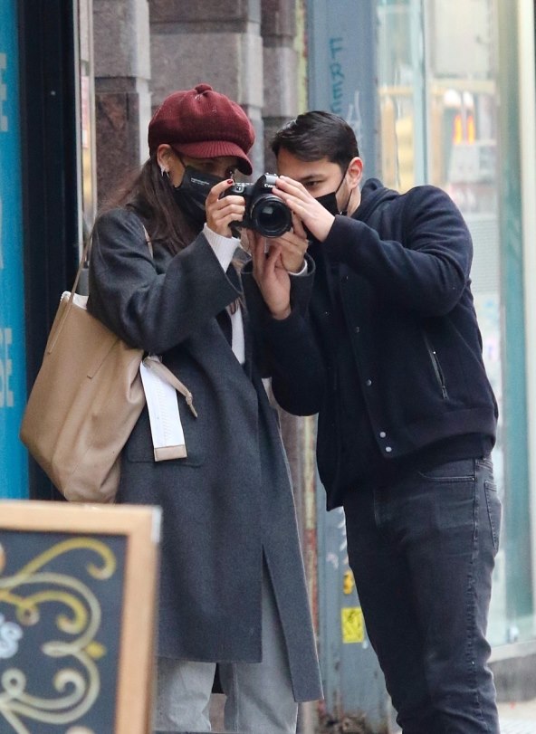 UČITE OD NAJBOLJE Katie 'fura' čizme sezone, a mi smo ih našli na sniženju!