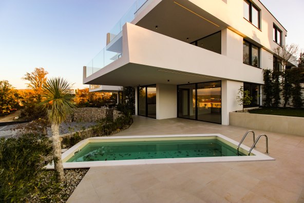 Vrhunska suvremena arhitektura s Kvarnerom na dlanu