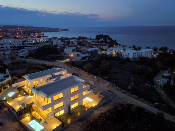 Vrhunska suvremena arhitektura s Kvarnerom na dlanu