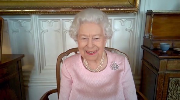 ŽIVOT IDE DALJE? Dok joj se suprug bori za život, kraljica zbija šale