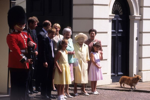 UZ NJIH JE LAKŠE Kraljičino tajno oružje u teškim životnim trenutcima