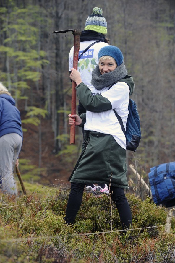 NE ŠTEDI NA ŠUMI Slijedi primjer 'velikih' i posadi koju sadnicu u prirodi