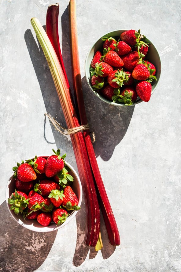 Pripremite i vi pitu s jagodama i rabarbarom