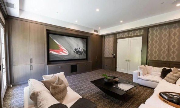 IMANJE S GARAŽOM ZA PET AUTA Ovo je Madonnin novi, a Weekndov stari dom