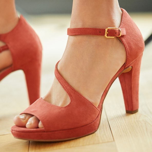 Deichmann sandale s visokim potpeticama