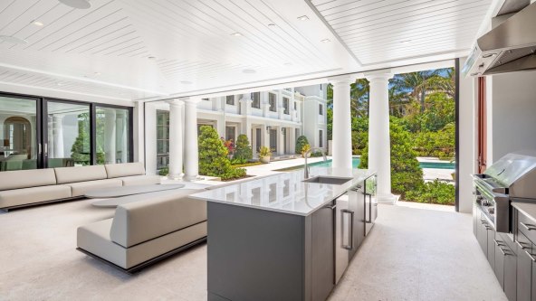 DALEKO OD KUĆICE KOJU JE IMAO U SERIJI ‘Kralj Queensa’ uopće ne živi loše!