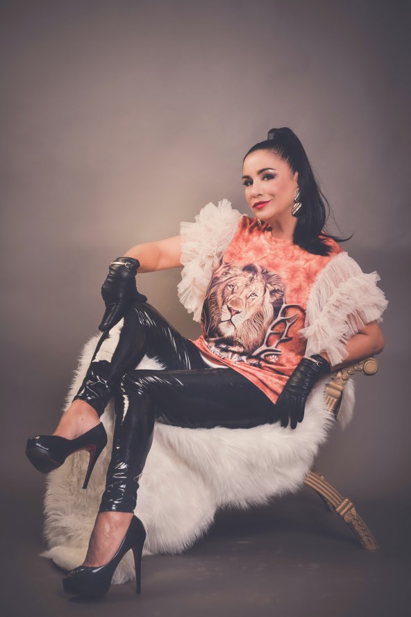 Alka Vuica o Dini Dvorniku