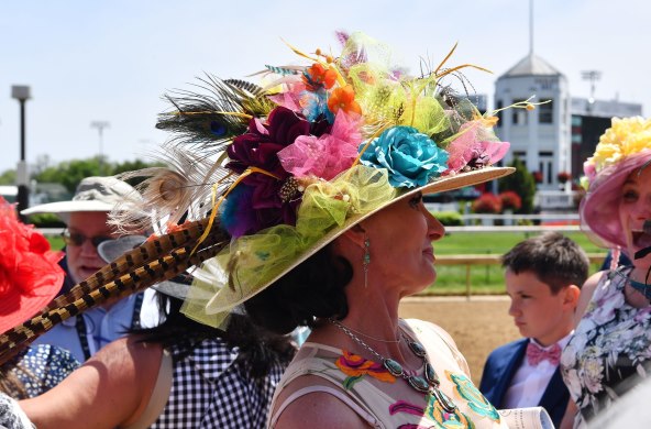 Malo drugačiji street style: Pogledajte šešire sa Kentucky Derbyja