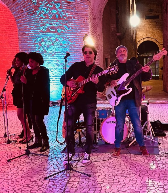 Splitska grupa Ocean oduševila spektaklom na antičkim pozornicama