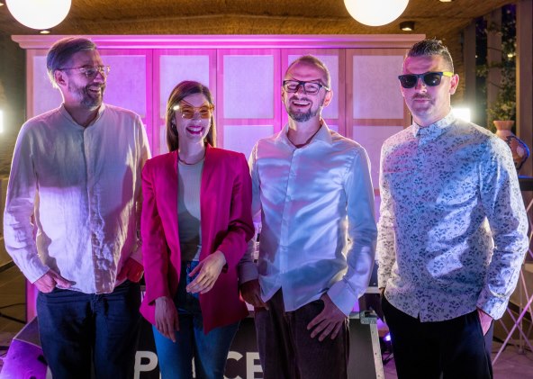 HVAR PLACESHOTEL otvorio vrata uz živu svirku indie benda