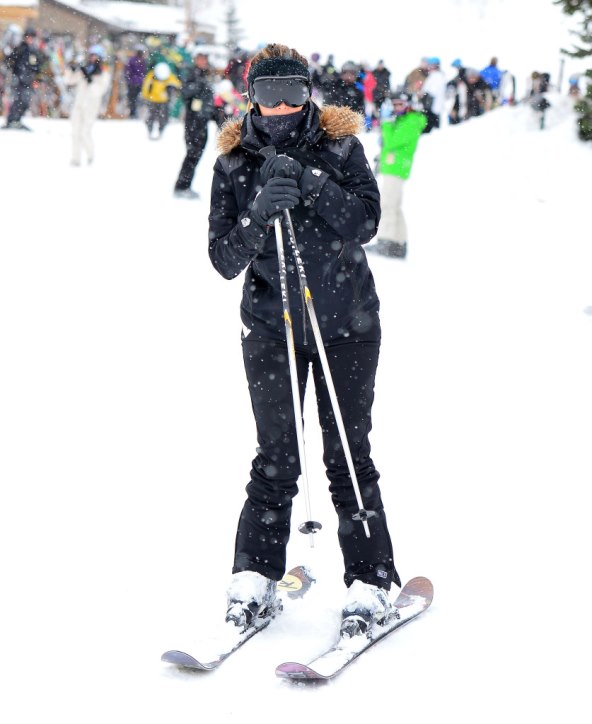 Kim Kardashian ni na skijanju ne odustaje od krzna