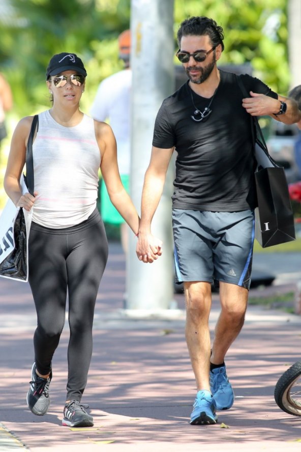 Eva Longoria napokon izašla u tajicama i tenisicama!