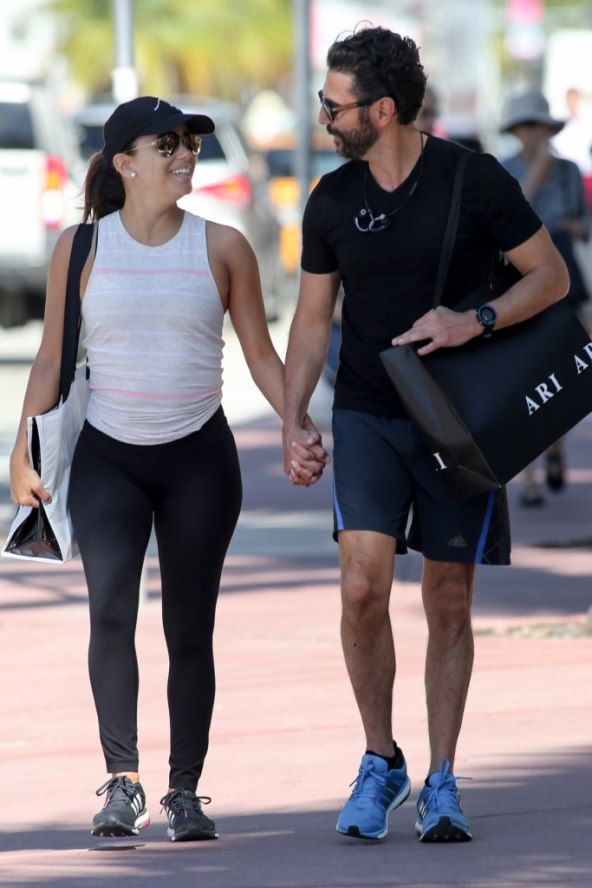 Eva Longoria napokon izašla u tajicama i tenisicama!
