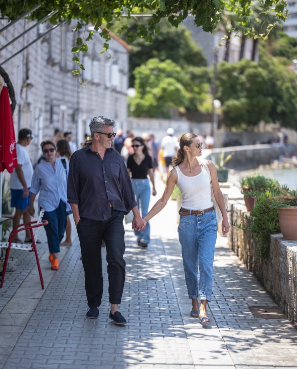 OSKAROVAC NA JADRANU Stigao sa suprugom koja je ovdje proslavila rođendan