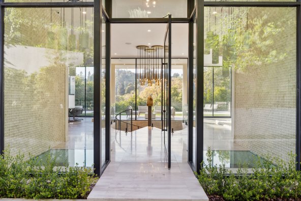 Brooklyn Beckham i Nicole Peltz godišnjicu proslavili kupnjom vile 