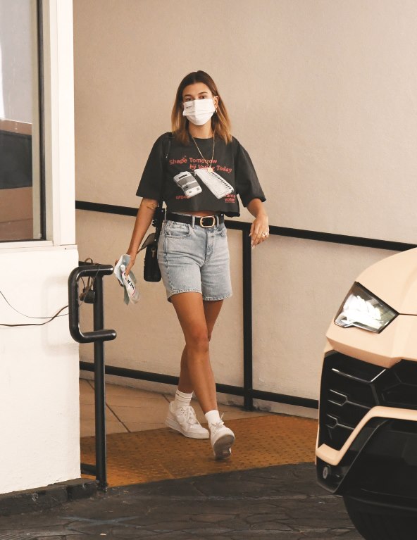 Kako nositi bijele tenisice